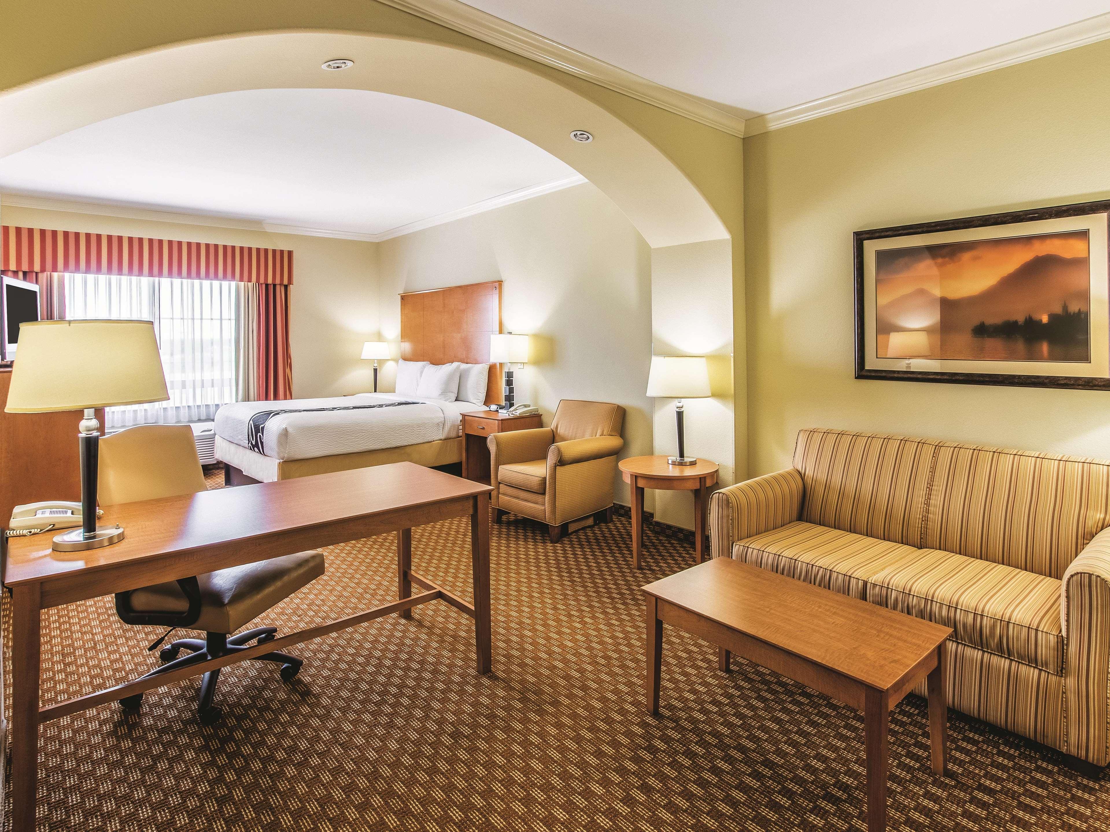 La Quinta By Wyndham Bridgeport Hotel Bagian luar foto