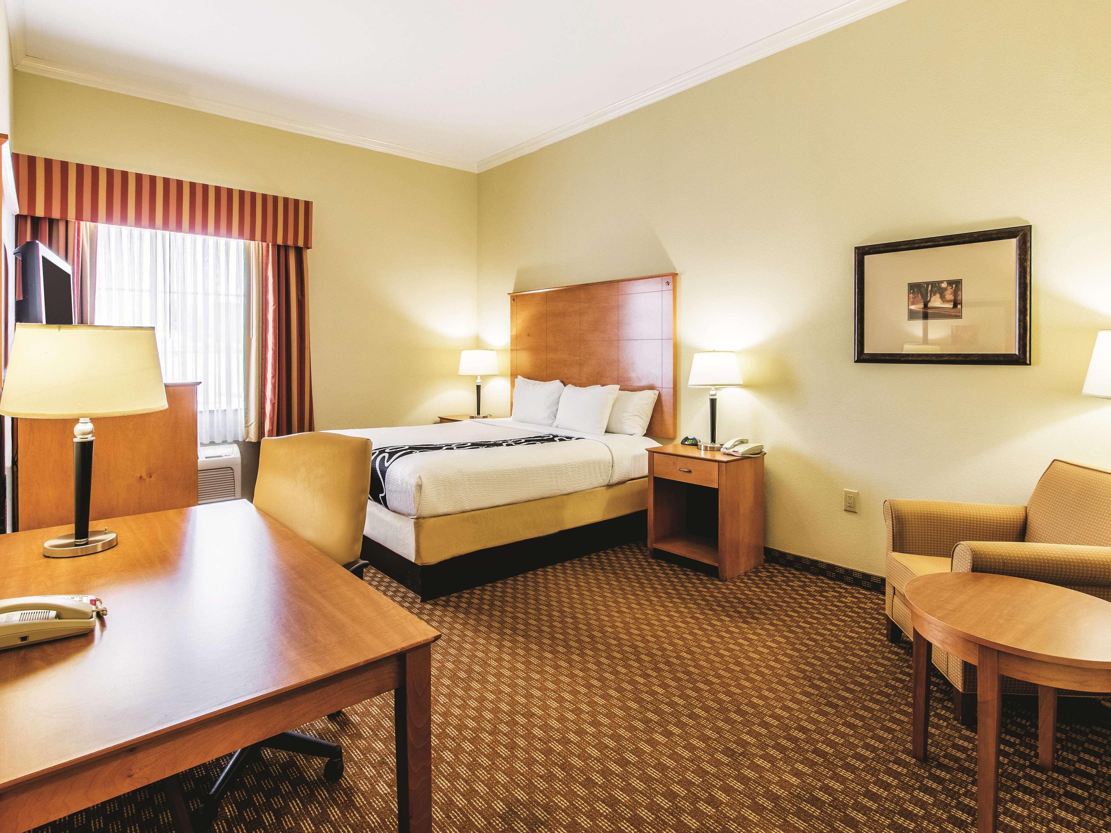 La Quinta By Wyndham Bridgeport Hotel Bagian luar foto