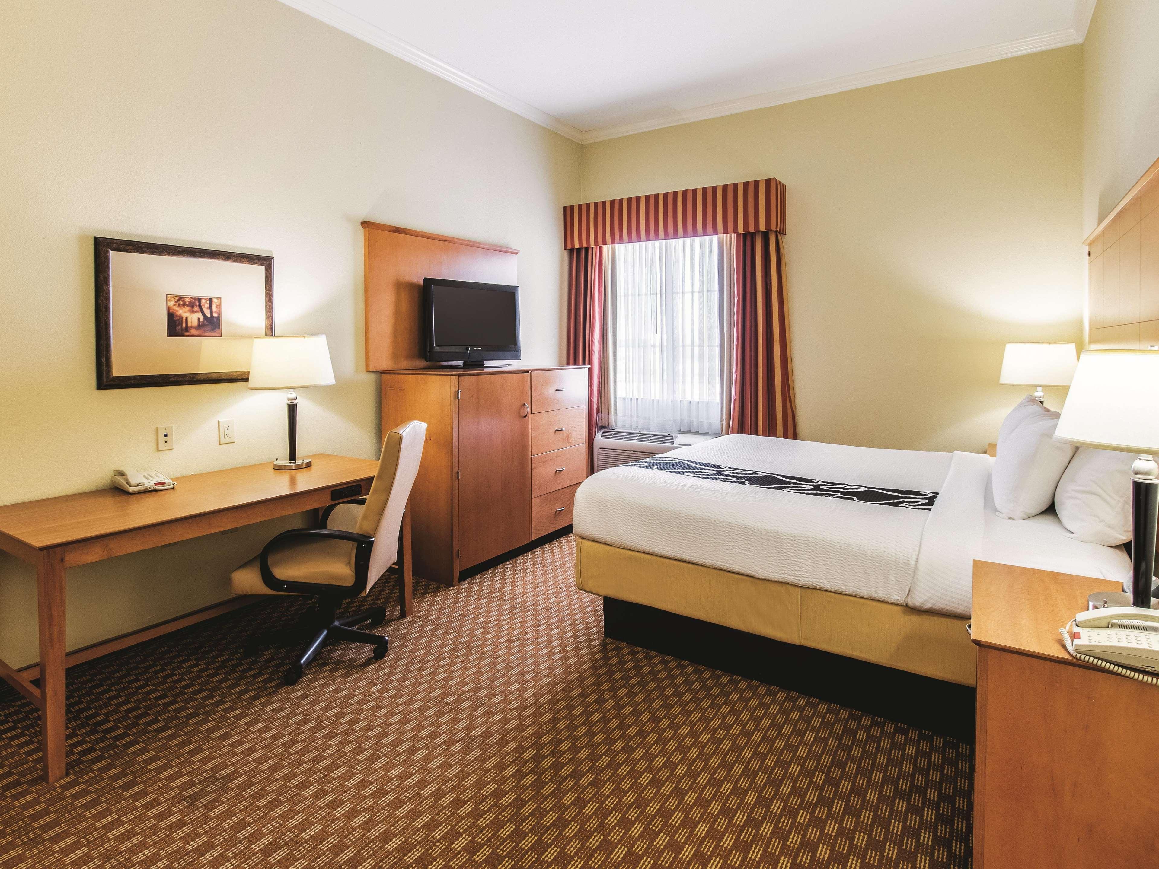 La Quinta By Wyndham Bridgeport Hotel Bagian luar foto