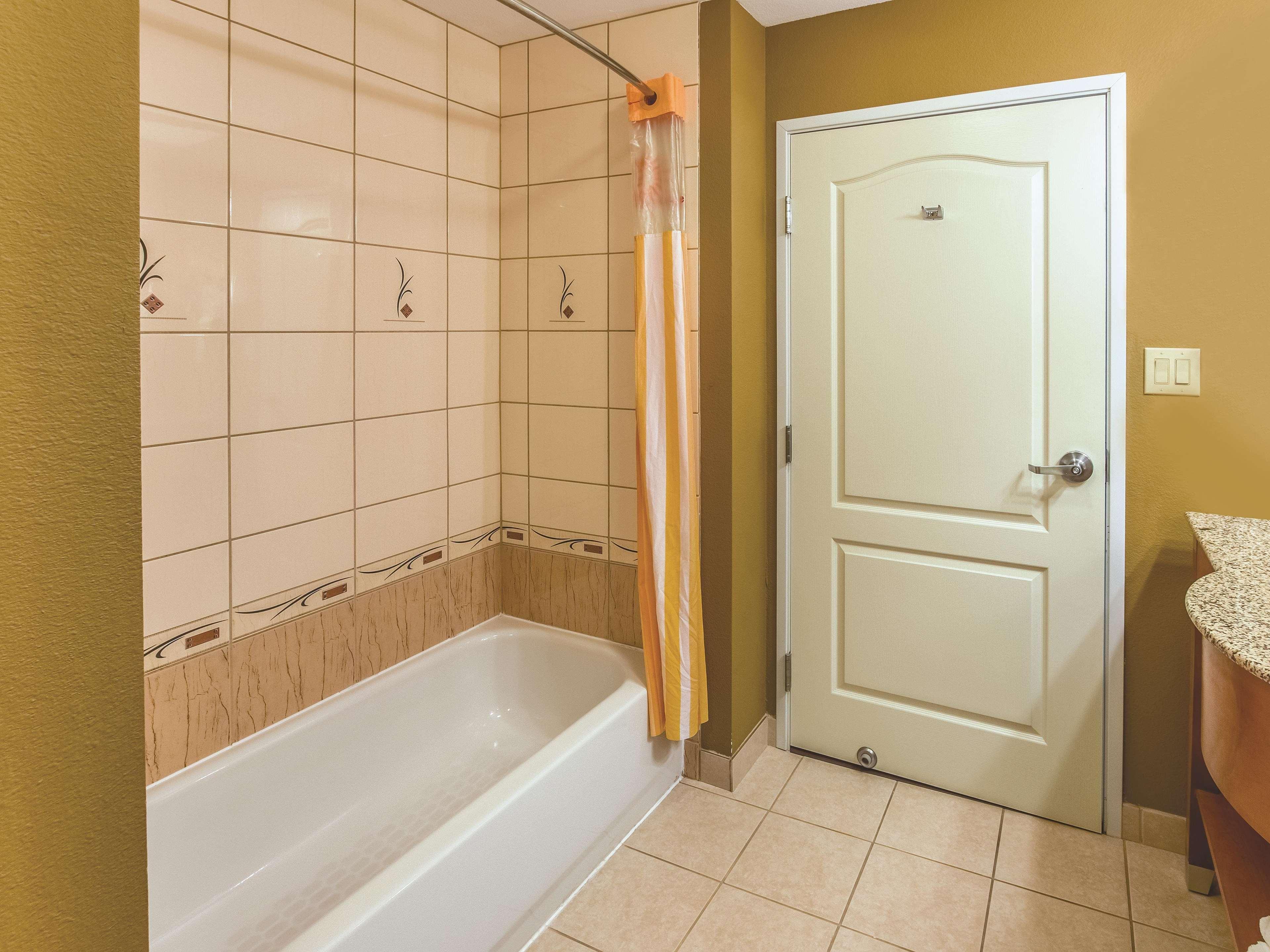 La Quinta By Wyndham Bridgeport Hotel Bagian luar foto