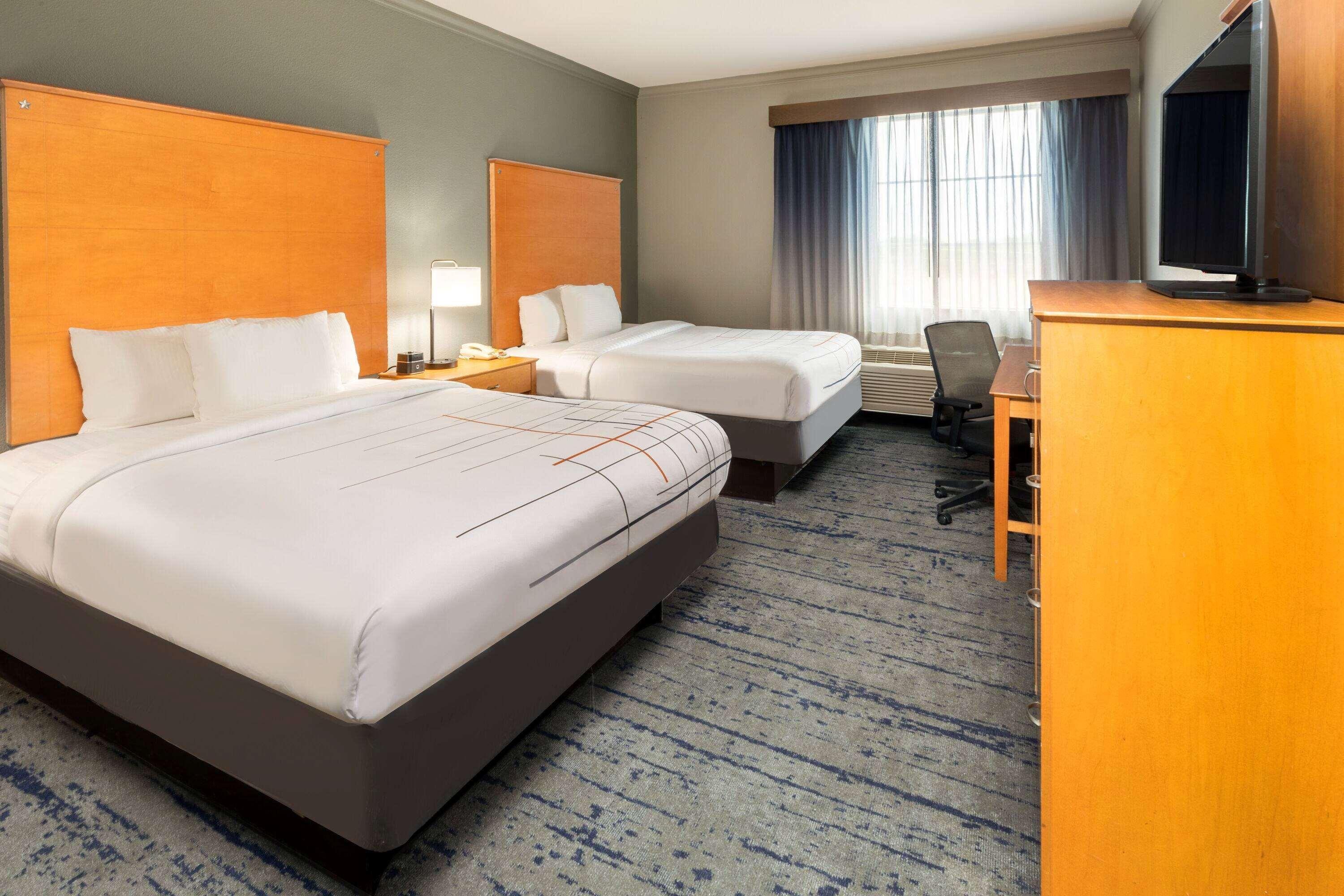 La Quinta By Wyndham Bridgeport Hotel Bagian luar foto
