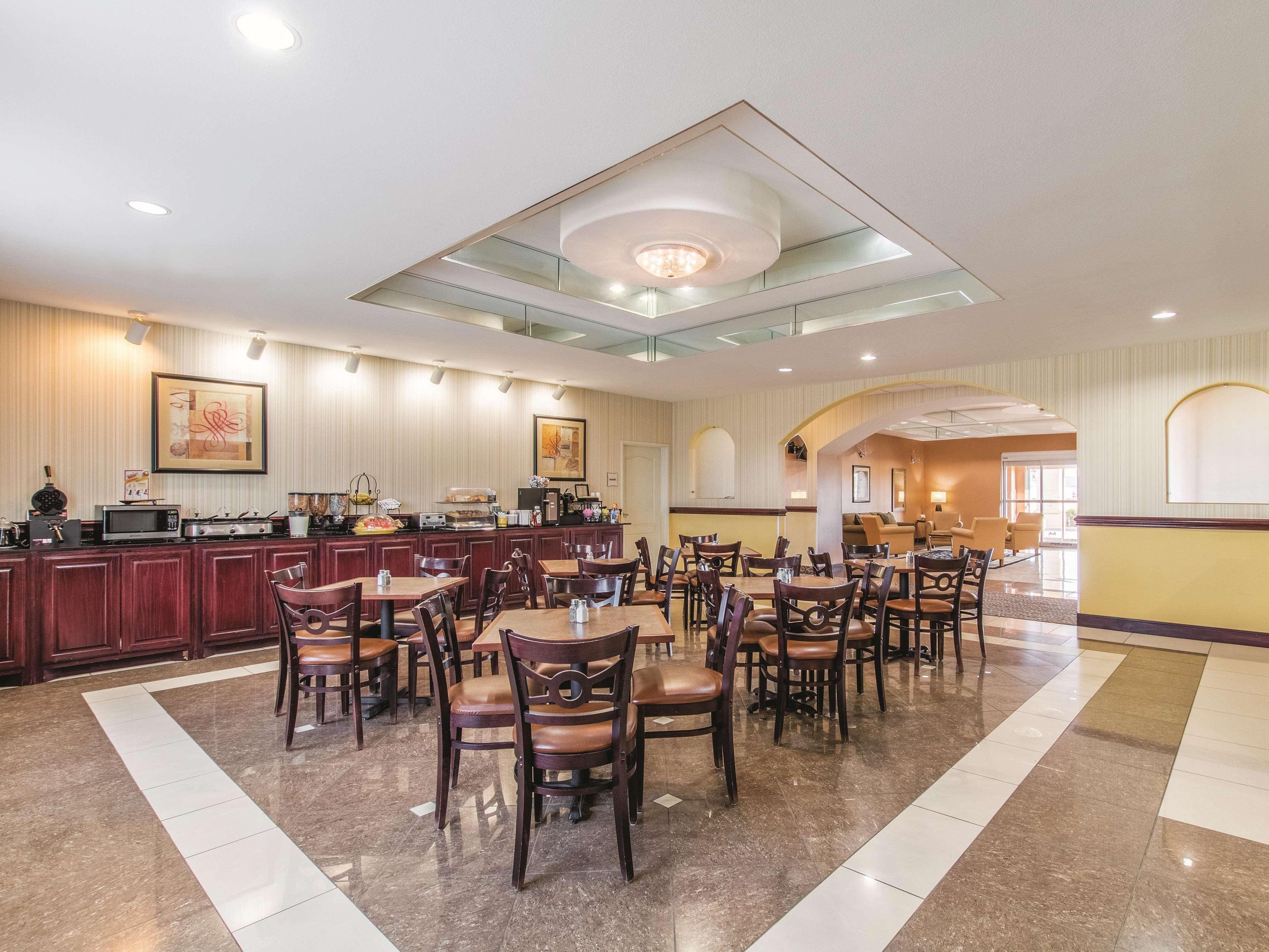 La Quinta By Wyndham Bridgeport Hotel Bagian luar foto