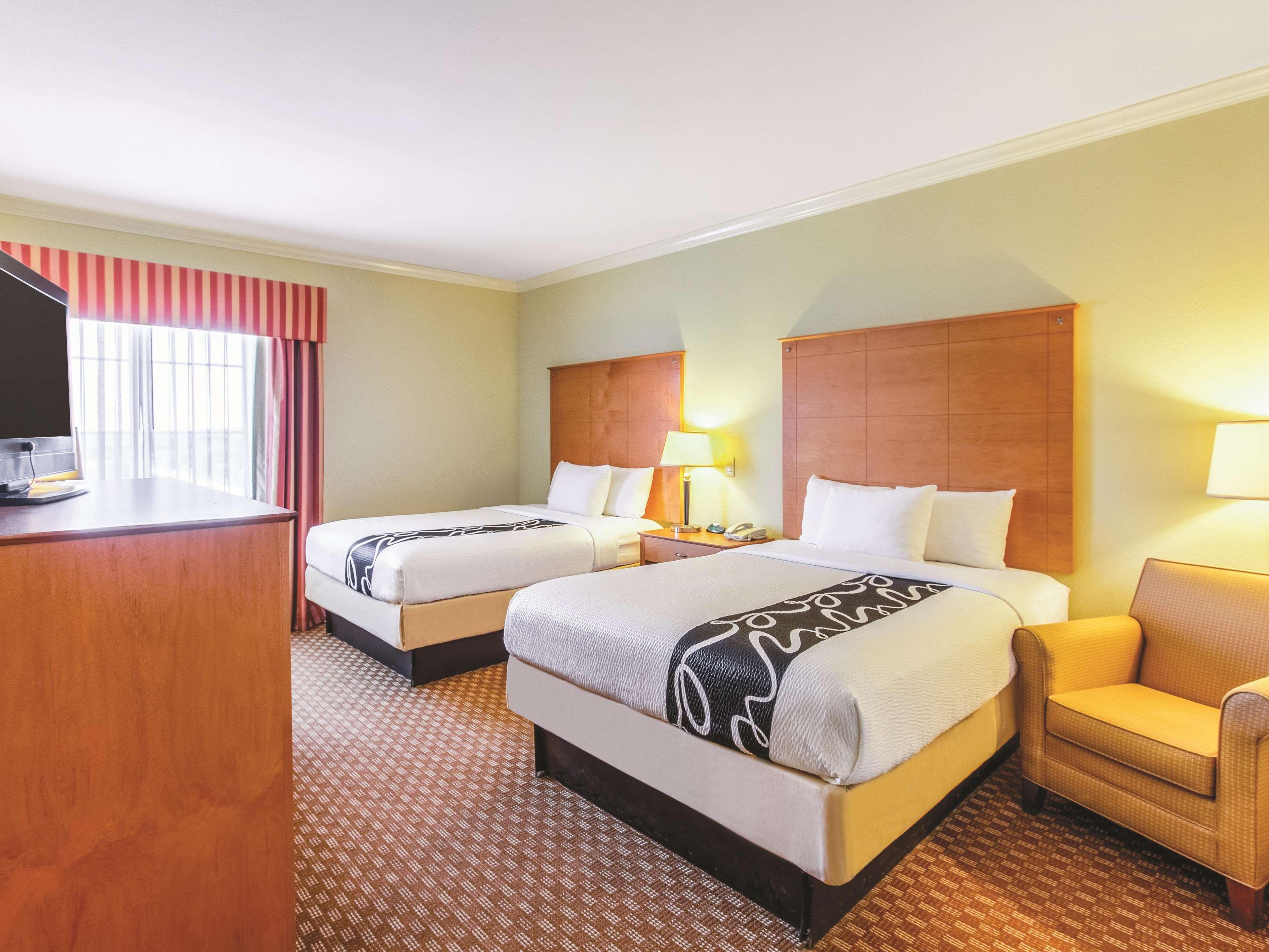 La Quinta By Wyndham Bridgeport Hotel Bagian luar foto