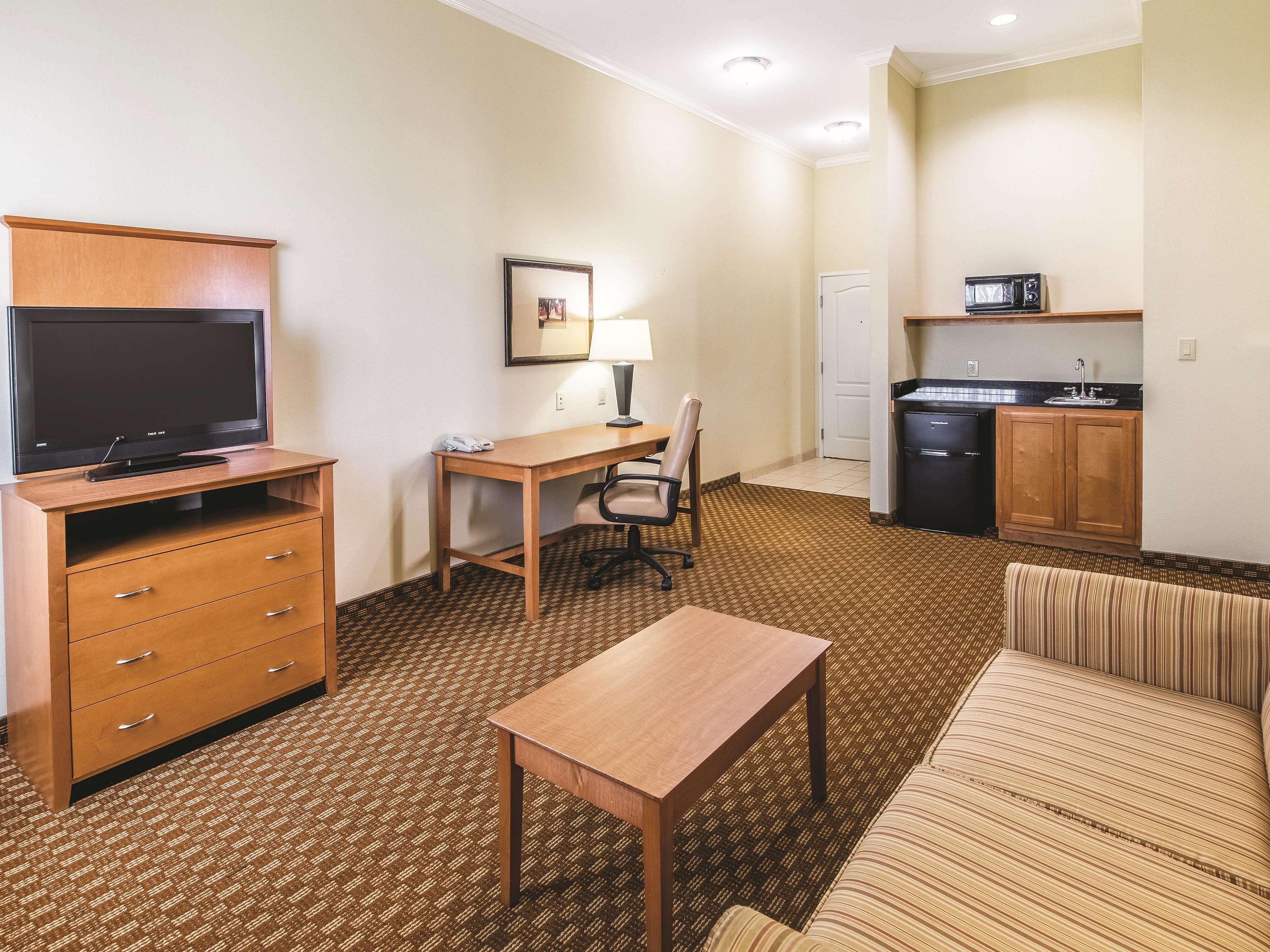 La Quinta By Wyndham Bridgeport Hotel Bagian luar foto