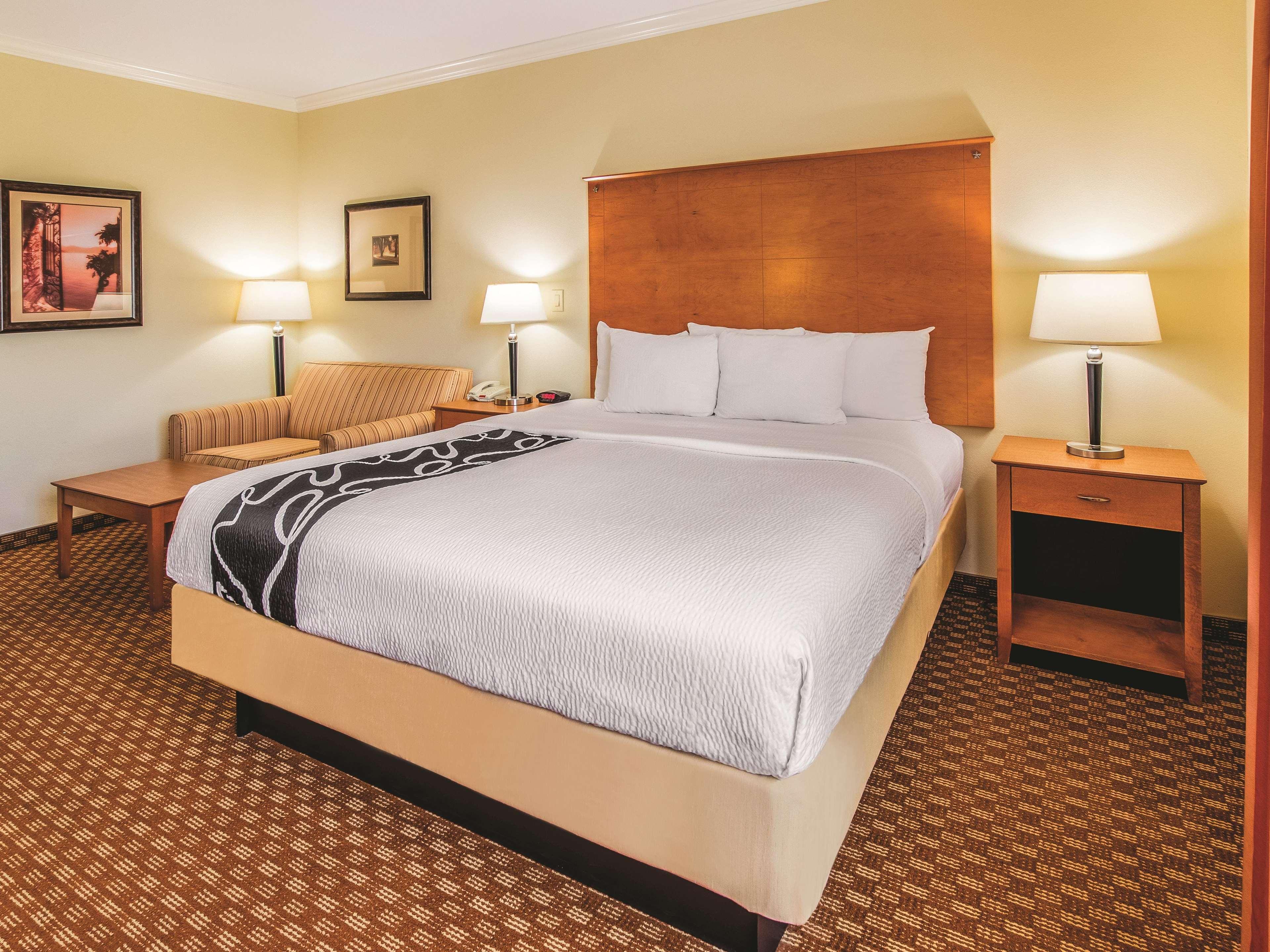 La Quinta By Wyndham Bridgeport Hotel Bagian luar foto