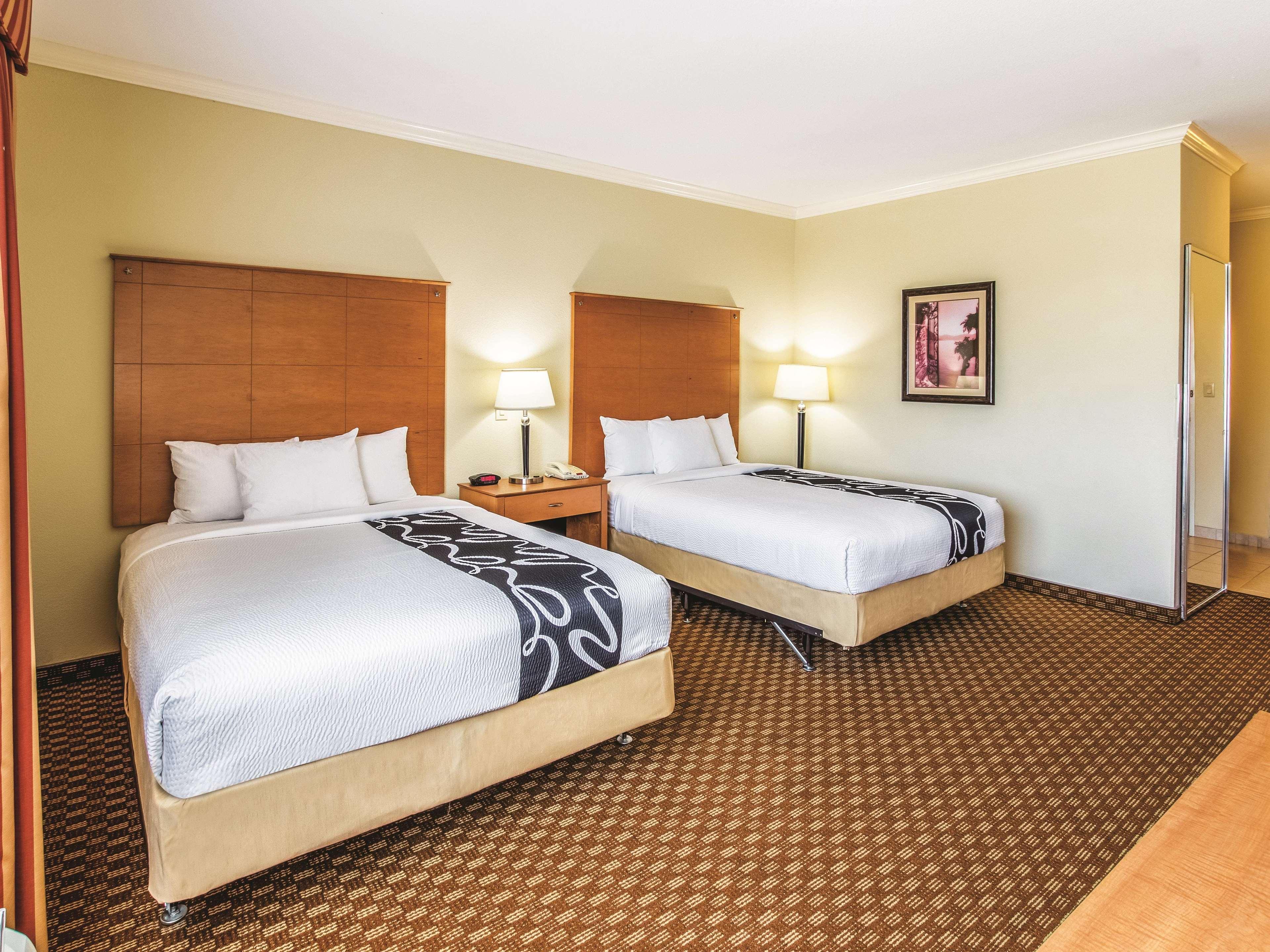La Quinta By Wyndham Bridgeport Hotel Bagian luar foto