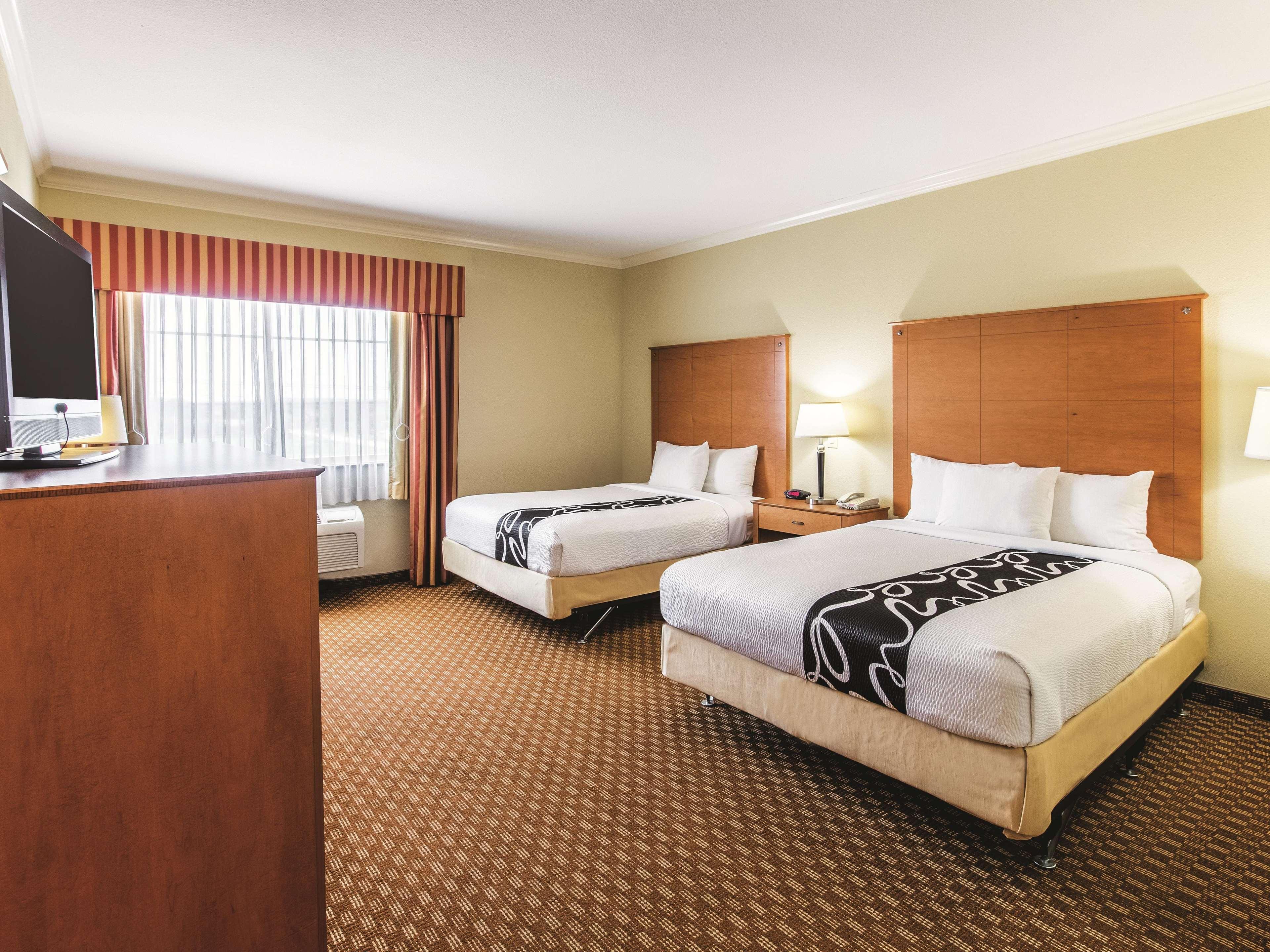 La Quinta By Wyndham Bridgeport Hotel Bagian luar foto