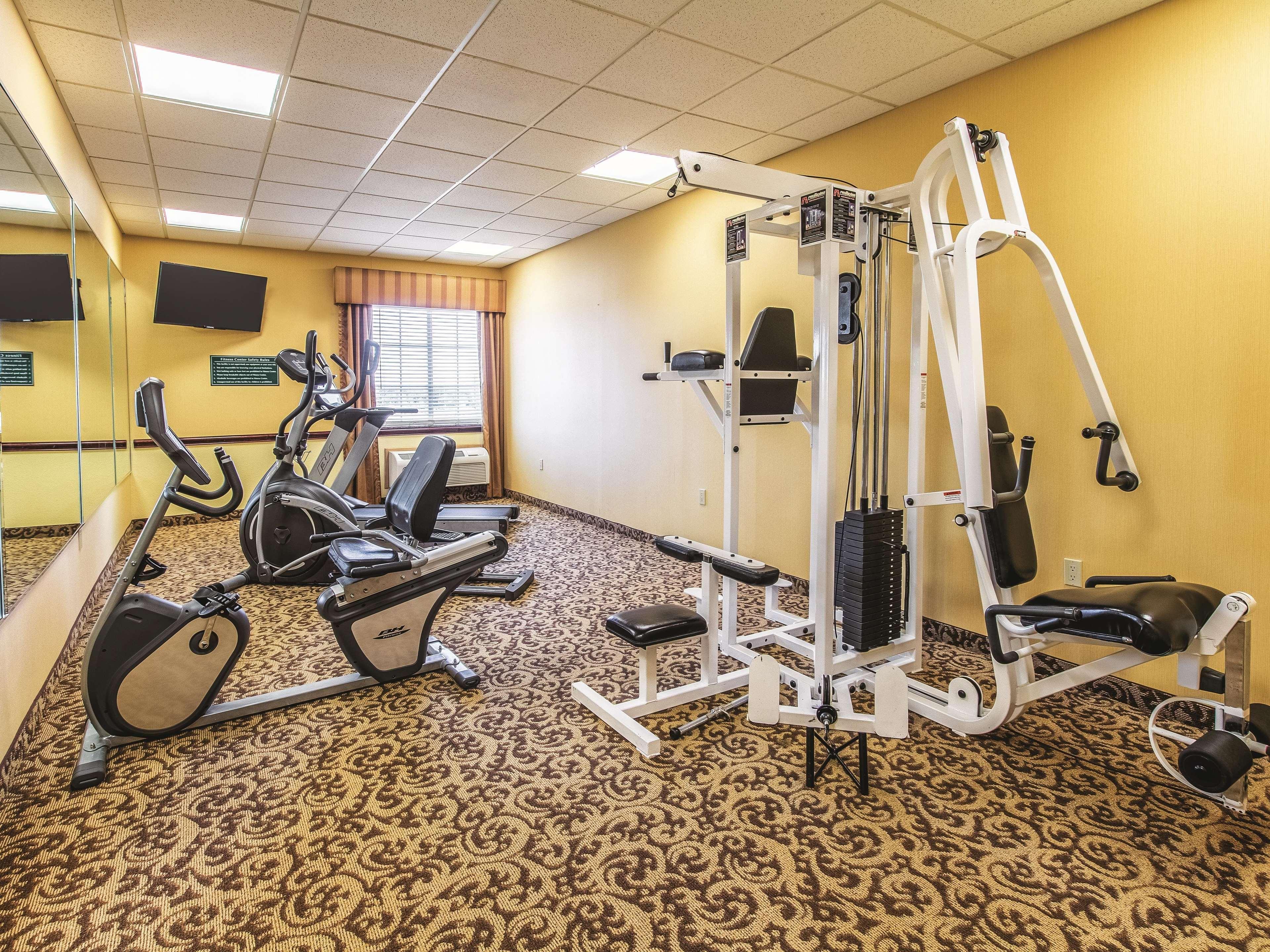 La Quinta By Wyndham Bridgeport Hotel Bagian luar foto