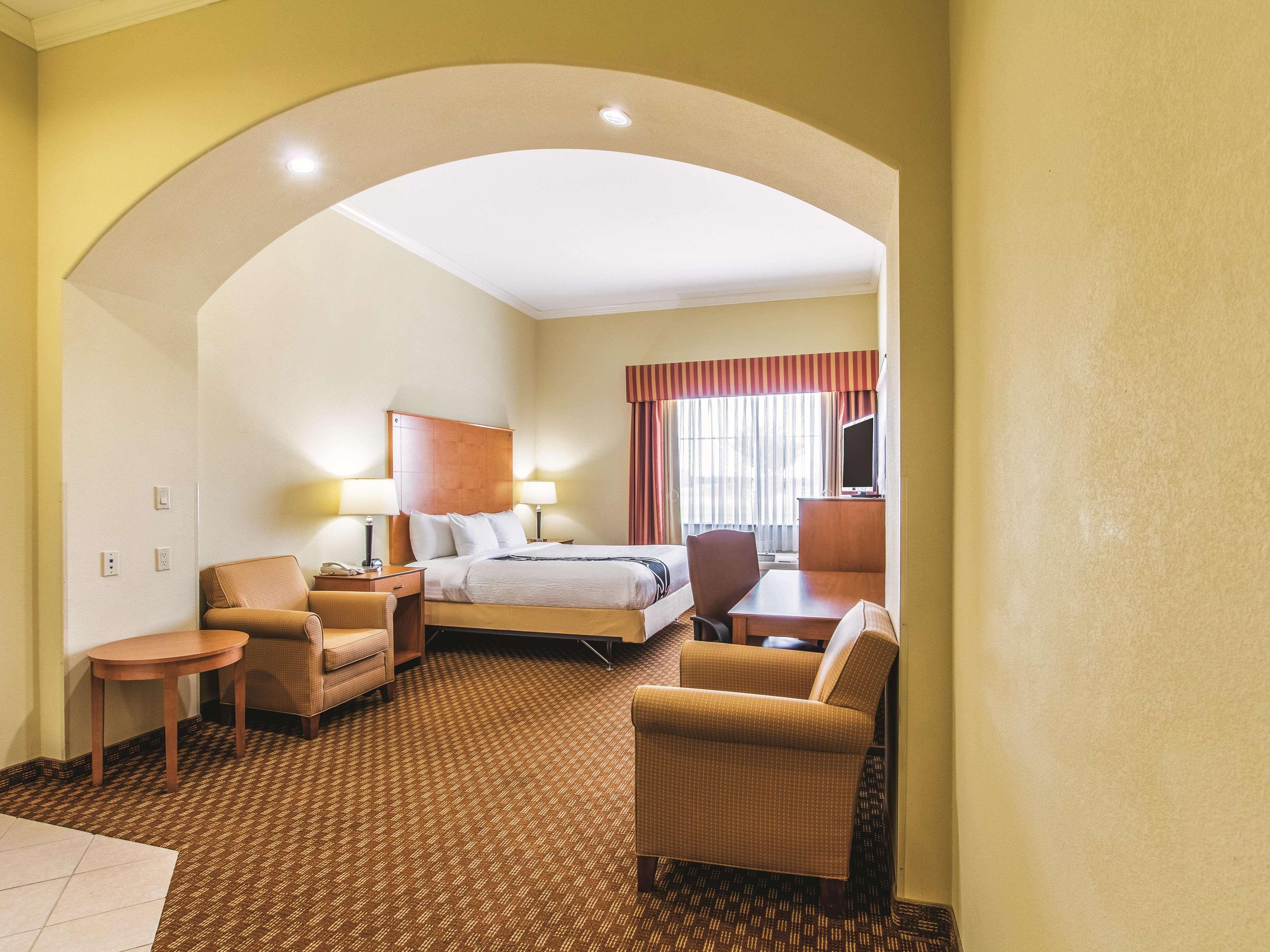 La Quinta By Wyndham Bridgeport Hotel Bagian luar foto