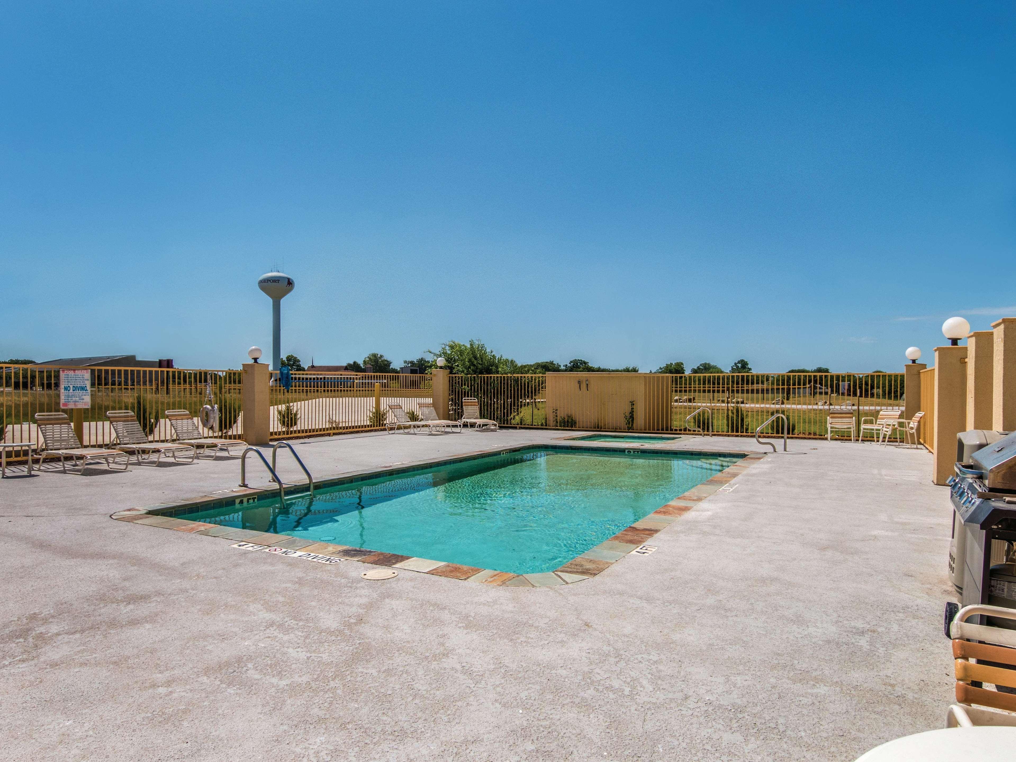 La Quinta By Wyndham Bridgeport Hotel Bagian luar foto