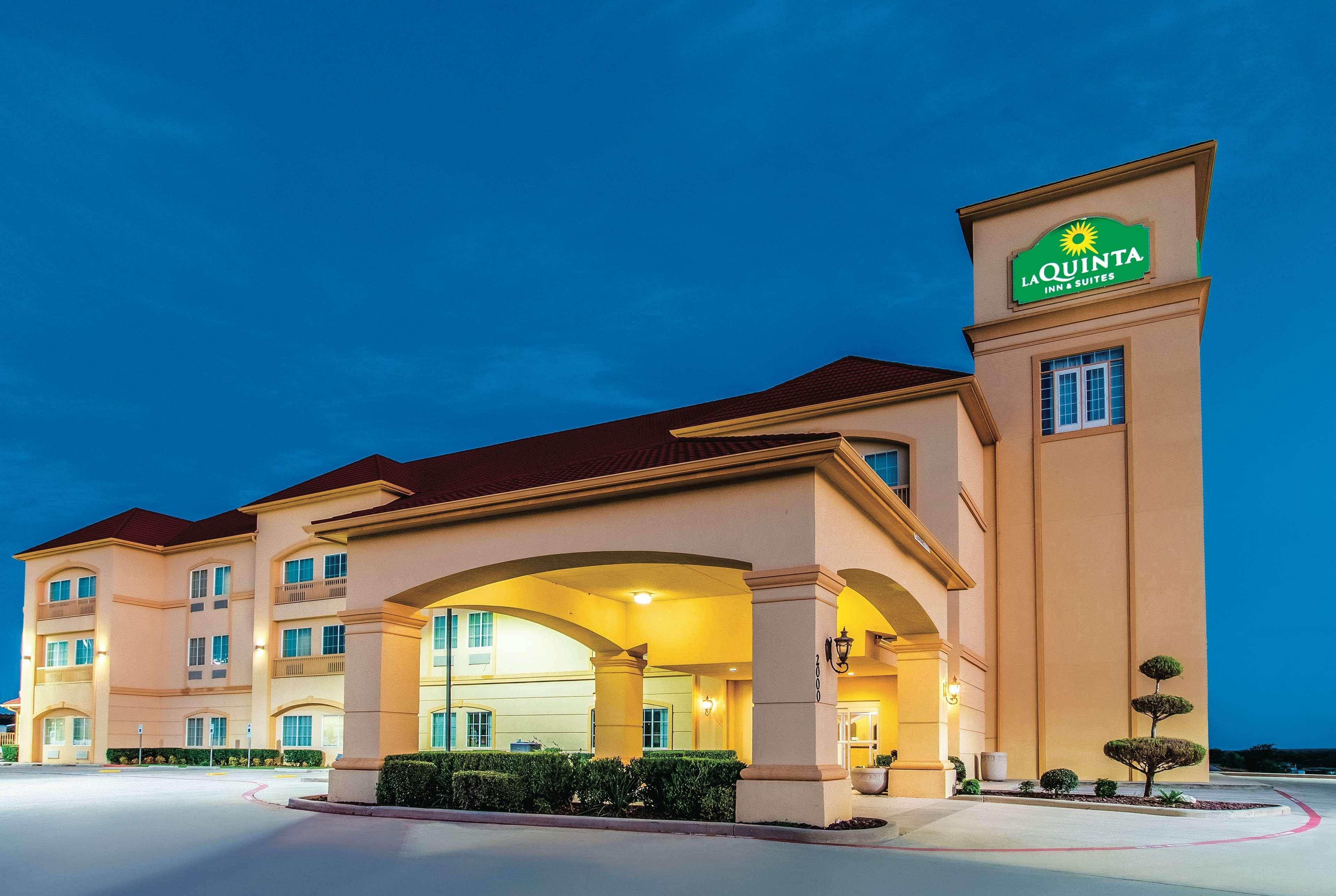 La Quinta By Wyndham Bridgeport Hotel Bagian luar foto