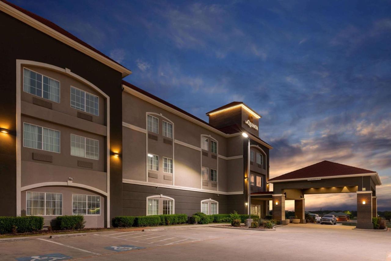 La Quinta By Wyndham Bridgeport Hotel Bagian luar foto