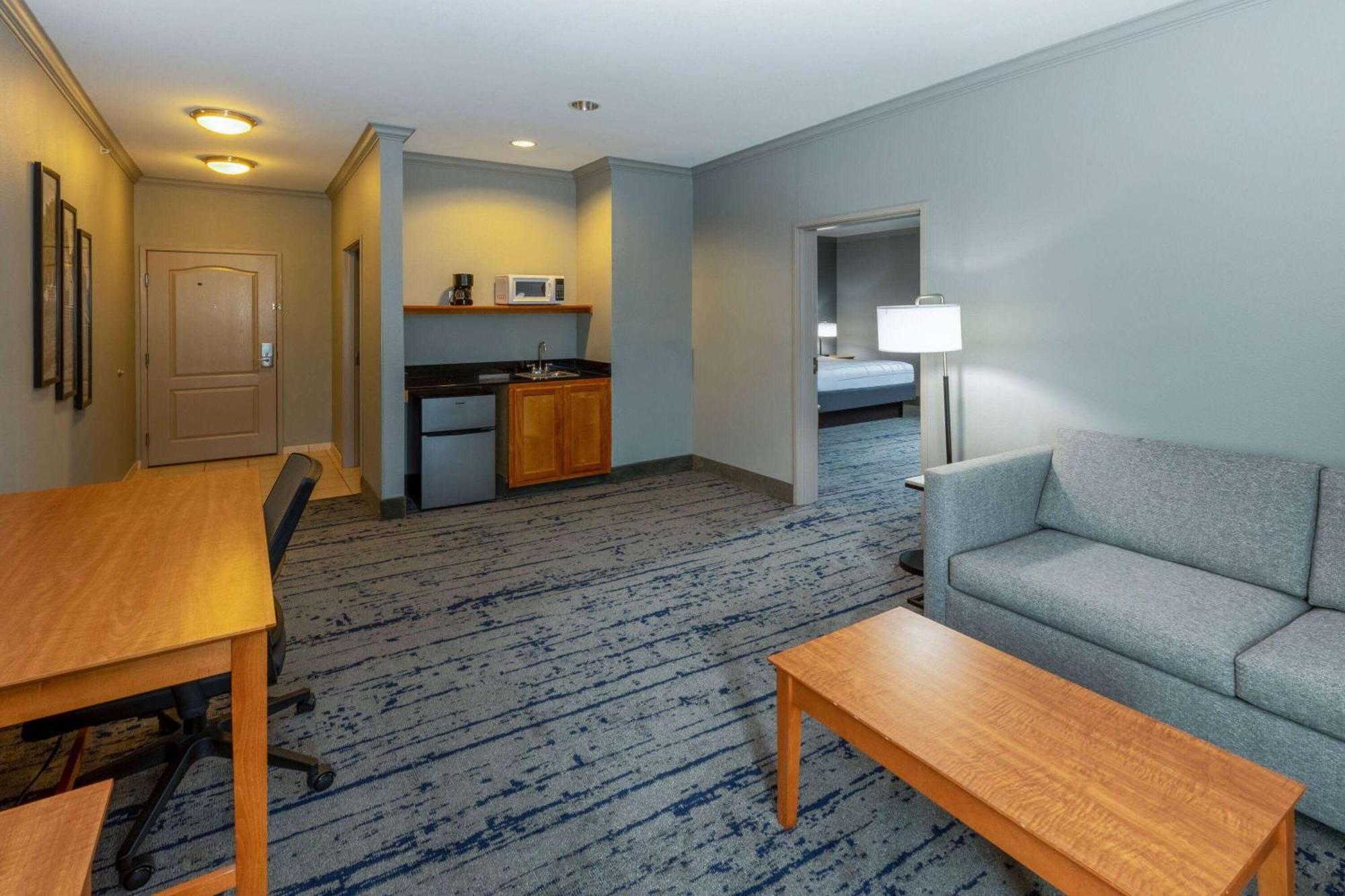 La Quinta By Wyndham Bridgeport Hotel Bagian luar foto