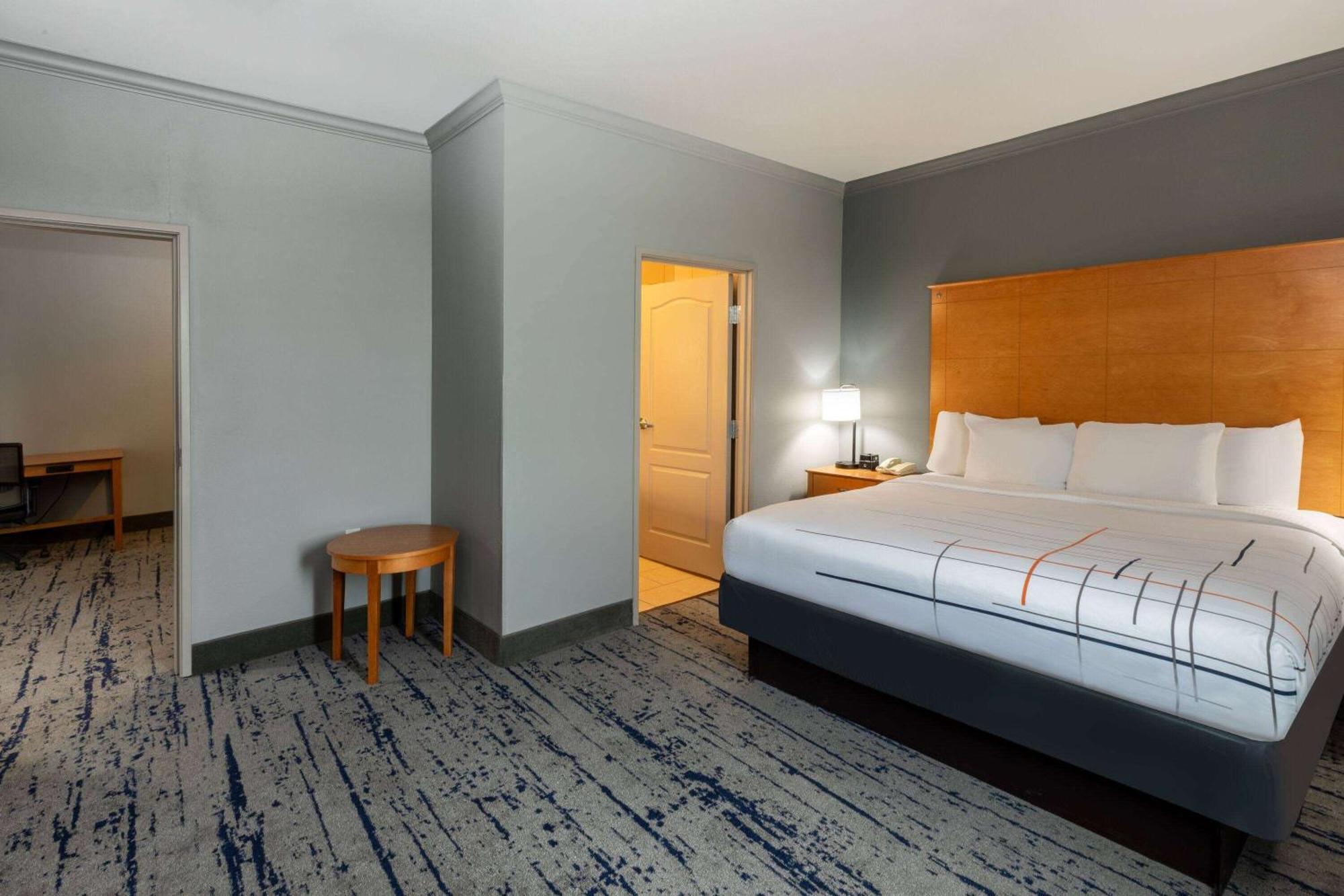 La Quinta By Wyndham Bridgeport Hotel Bagian luar foto