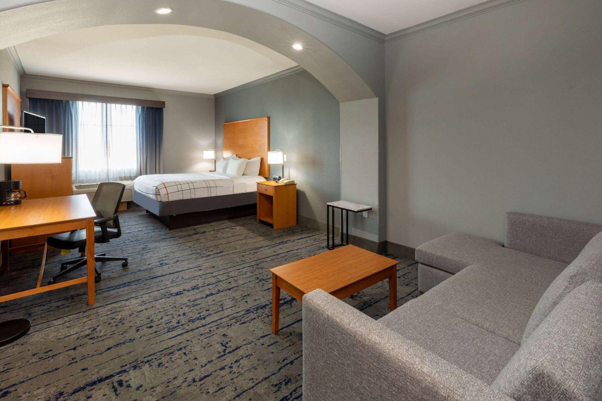 La Quinta By Wyndham Bridgeport Hotel Bagian luar foto